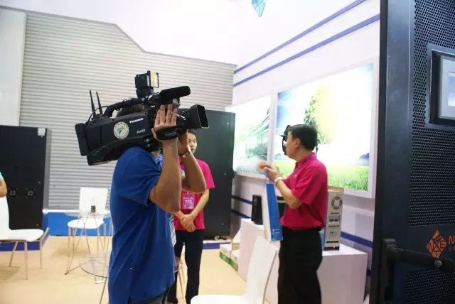 广东电视台在南宫体育app展厅拍摄报道